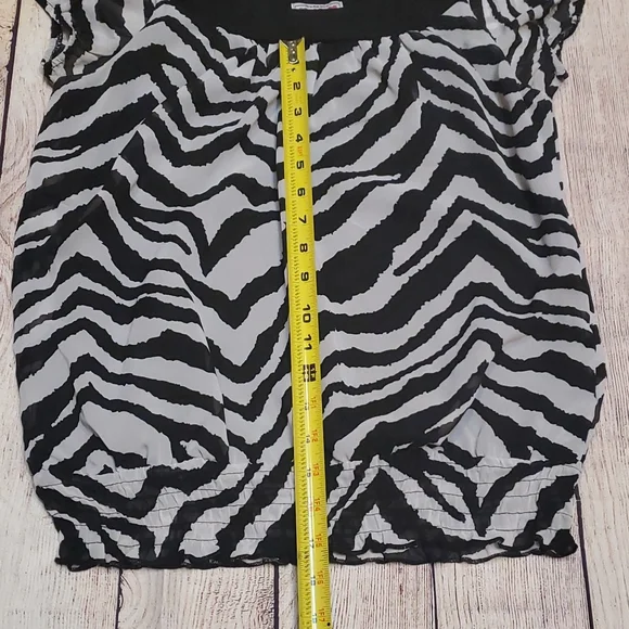Women’s Zebra Print Three Pink Hearts Shirt 🖤 Size XL - Picture 6 of 9